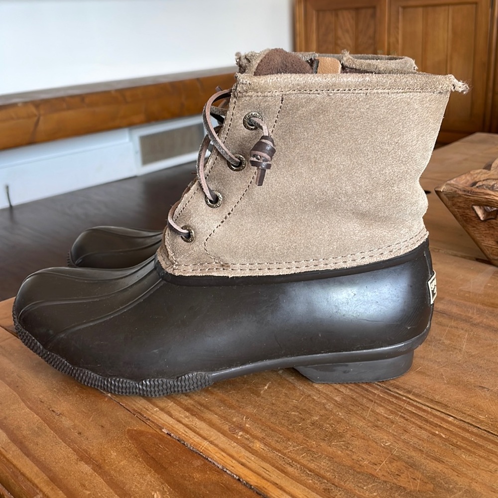 Sperry women’s duck boots size 8M gently used with brown suede smoke free home